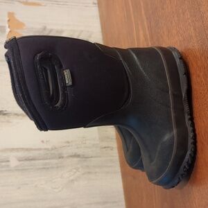 Kids waterproof bog boots toddler size 9.